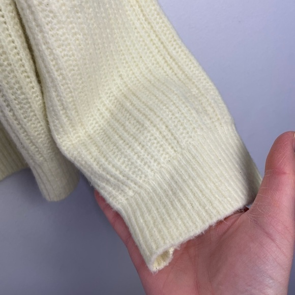 UNIQLO plush soft buttery cream sweater - Picture 5 of 7
